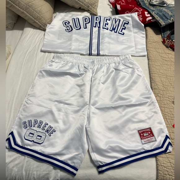 Supreme - Picture 12 of 16